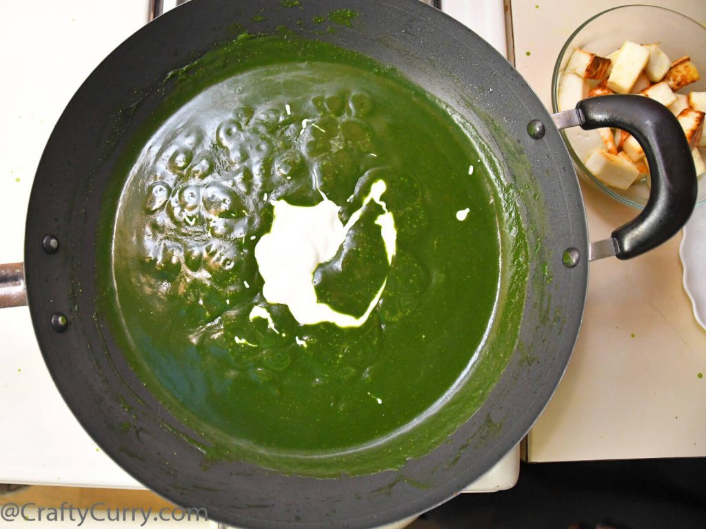 Lehsunia-sag-paneer-cottage-cheese-spinach-gravy