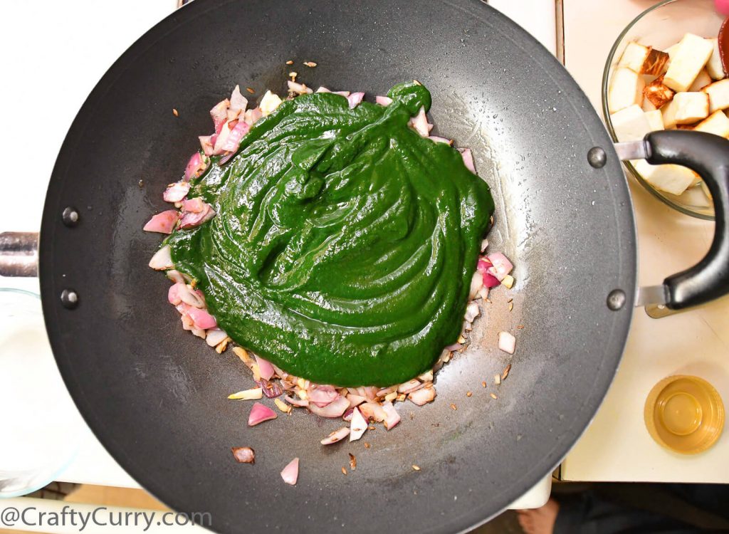 Lehsunia-sag-paneer-cottage-cheese-spinach-gravy