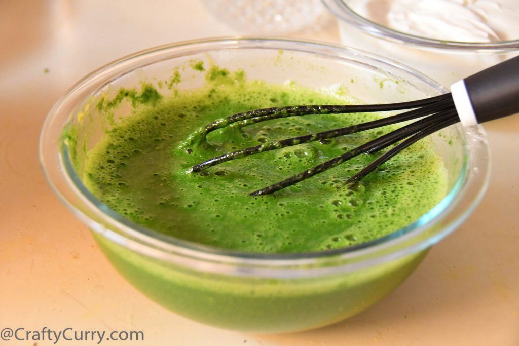 Palak-kadhi-pakoda-low-fat-spinach-kadhi