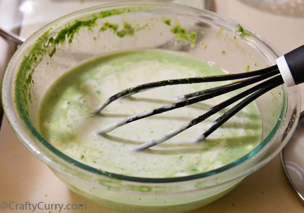 Palak-kadhi-pakoda-low-fat-spinach-kadhi