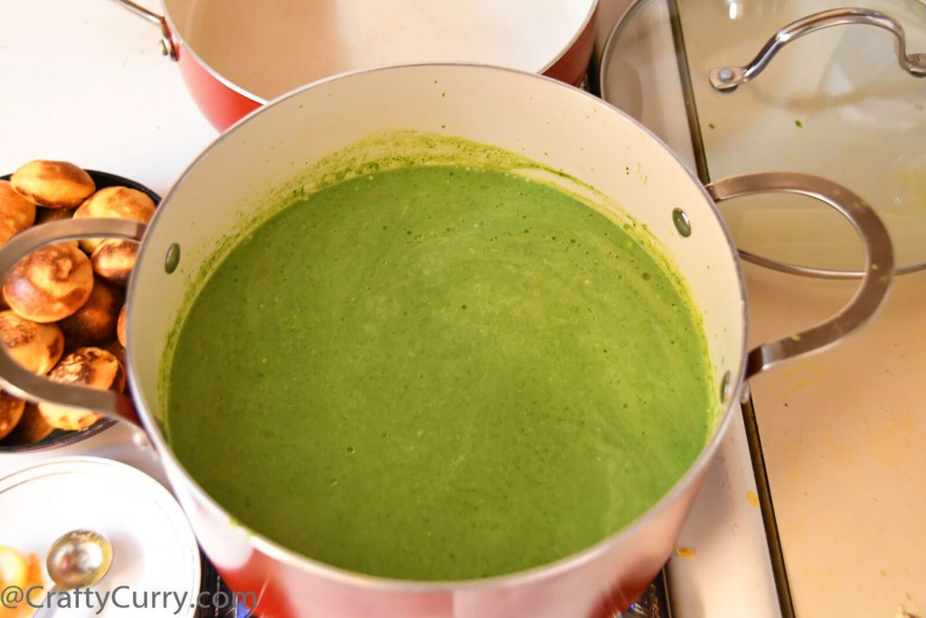 Palak-kadhi-pakoda-low-fat-spinach-kadhi