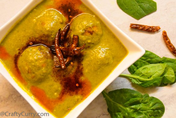 Palak-kadhi-pakoda-low-fat-spinach-kadhi